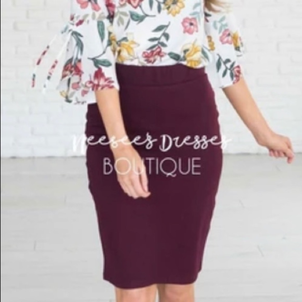 NWT BURGUNDY PENCIL SKIRT, SMALL